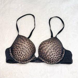 Victoria’s Secret Fabulous Plunge Bra